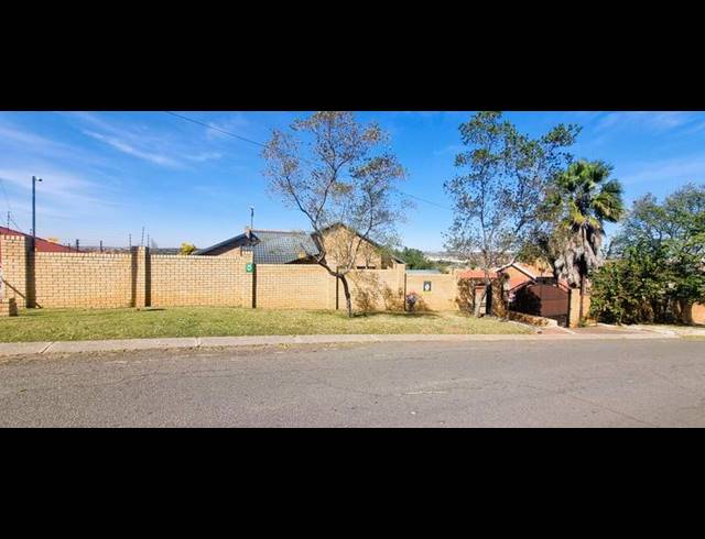 5 BEDROOM HOUSE FOR SALE IN ZWARTKOP